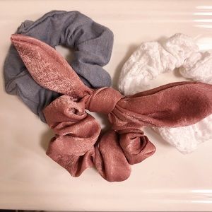 NWOT Scrunchie Set